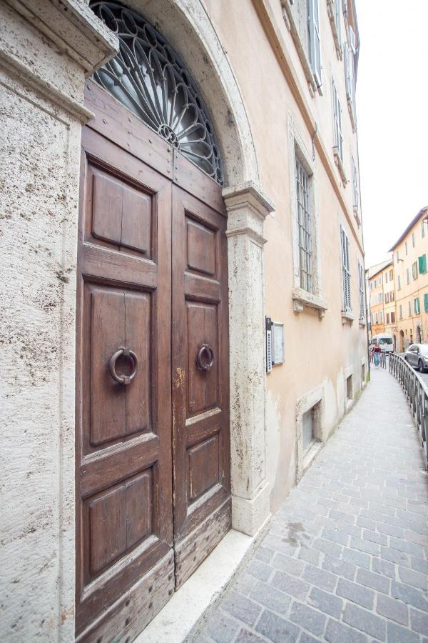 Chic Apartment In The Historic Center Of Perugia Kültér fotó
